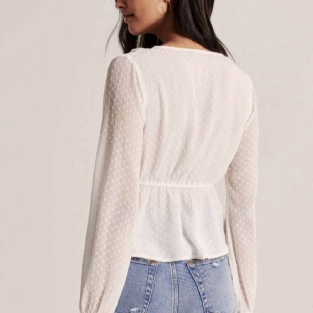 💋Abercrombie & Fitch Elegant White Ruffle Blouse💋 - Picture 2 of 8